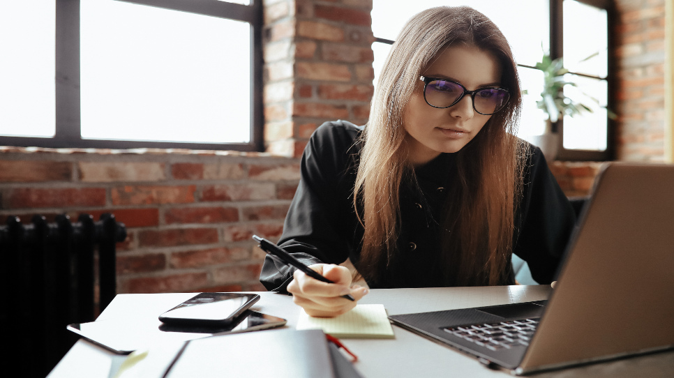 70% de las empresas no cuentan con mecanismos para atender violencia familiar de telecolaboradores 