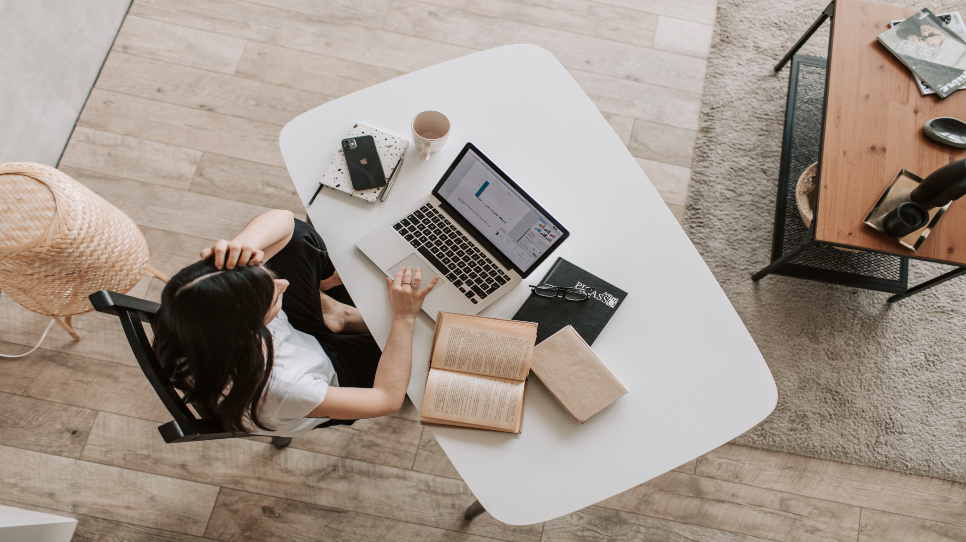 Zoom Ceiling se refiere a los trabajadores que realizan sus actividades en home office y que por ello tienen menores oportunidades de ser promovidos.