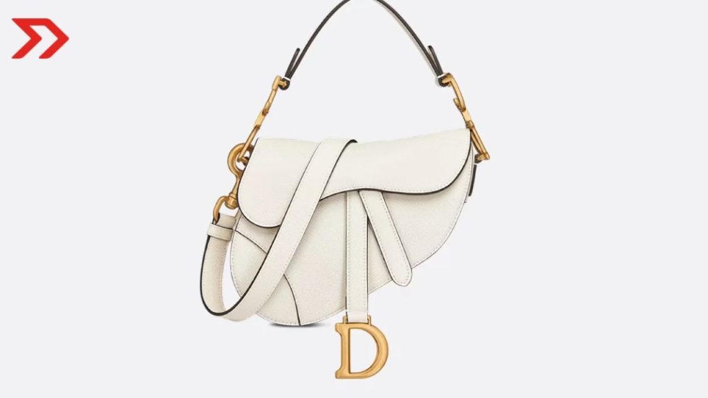 Un bolso Dior Mini Saddle cuesta el equivalente a 312 salarios mínimos en México, reflejando la exclusividad de este artículo de lujo.
