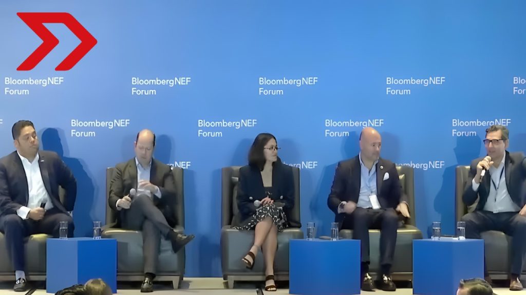 Durante el BloombergNEF Forum, el director de Traxión subrayó la importancia del nearshoring y la descarbonización de las industrias.