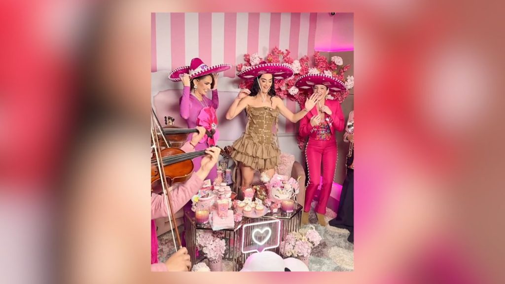 La visita de Katy Perry a México estuvo llena de momentos inolvidables, uno de ellos, su aparición en Pinky Promise