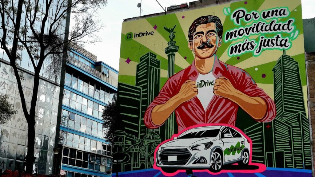 inDrive ofrece una extensa lista de servicios urbanos, incluyendo transporte ciudad a ciudad,  entregas, además de servicios financieros.