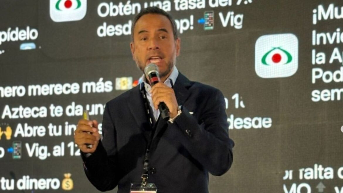 Juan Carlos Arroyo de Banco Azteca y Elektra revela en el Congreso de Mercadotecnia 2025 los avances digitales.