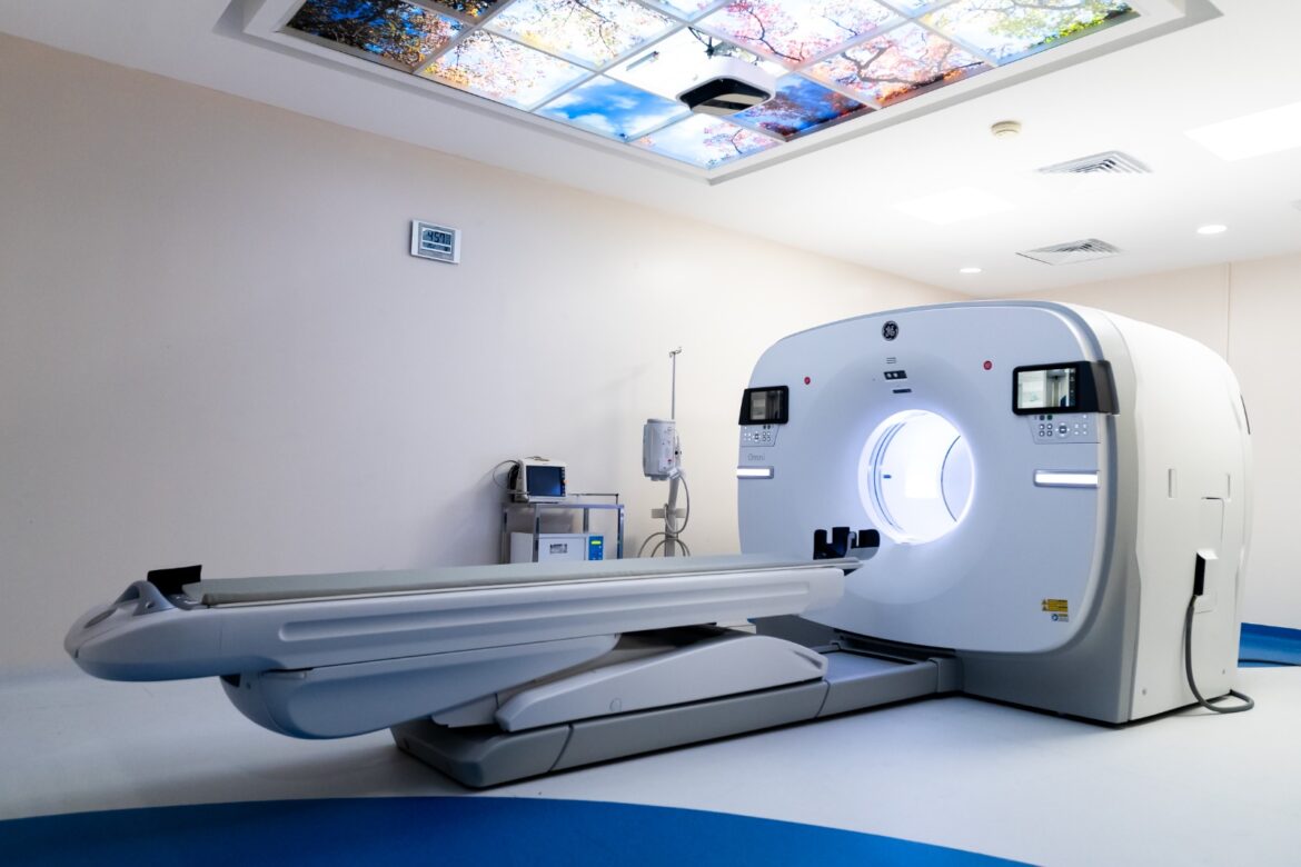 Centro Médico Dalinde el Omni Legend,  tomógrafo que, a diferencia de los tradicionales, opera a partir de  Inteligencia Artificial