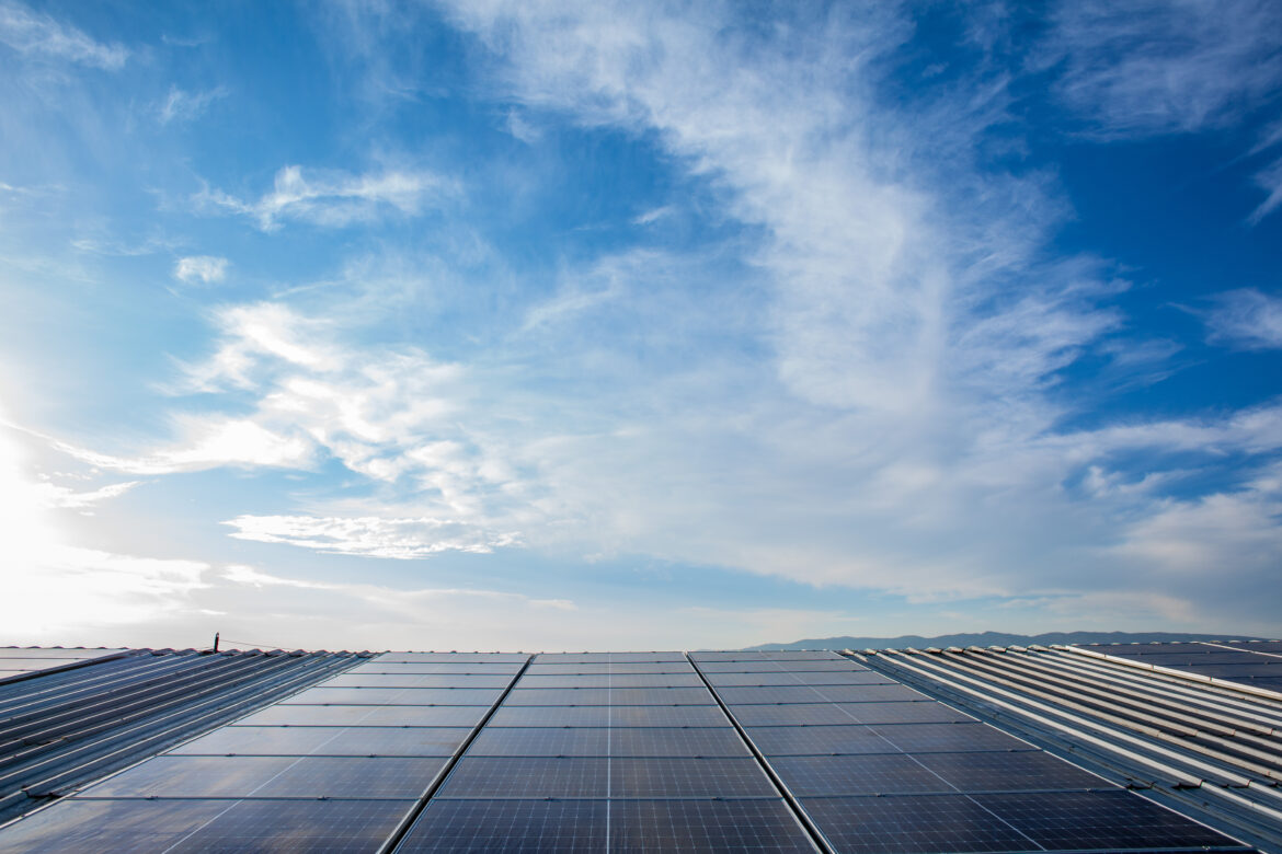 La generación distribuida es hoy una herramienta fundamental para la descarbonización de las actividades comerciales e industriales