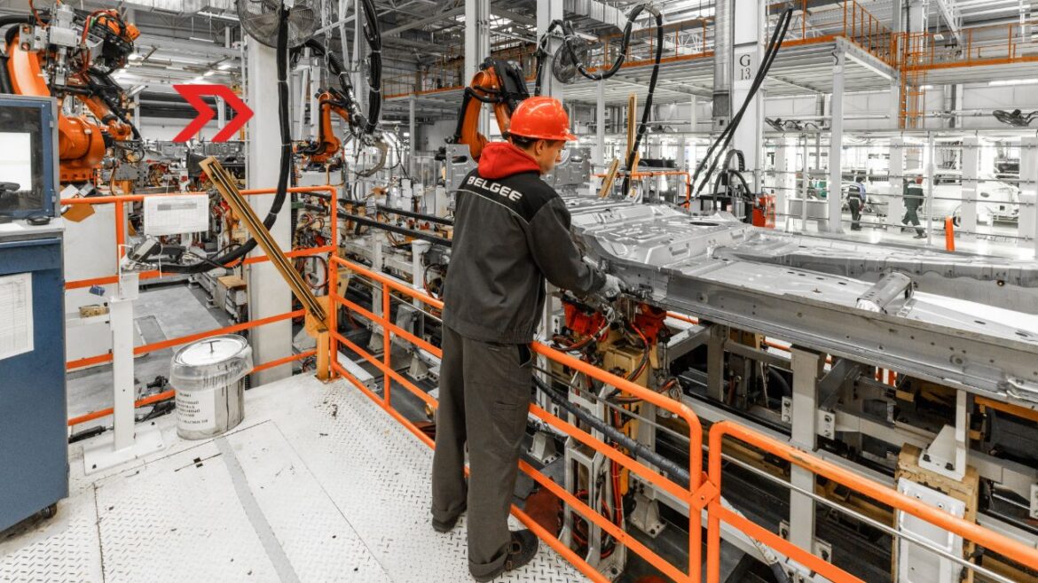 Pedidos manufactureros repuntan 0.5% en marzo de 2026