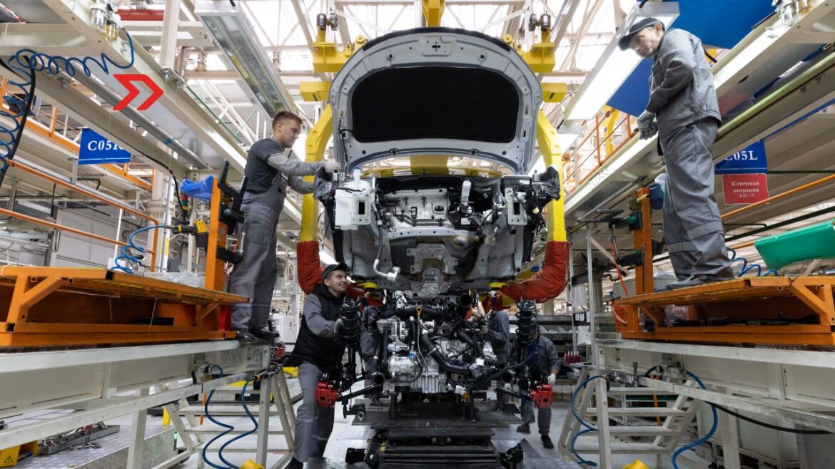 Personal ocupado en los Sectores Económicos disminuyó 0.8% anual: Inegi